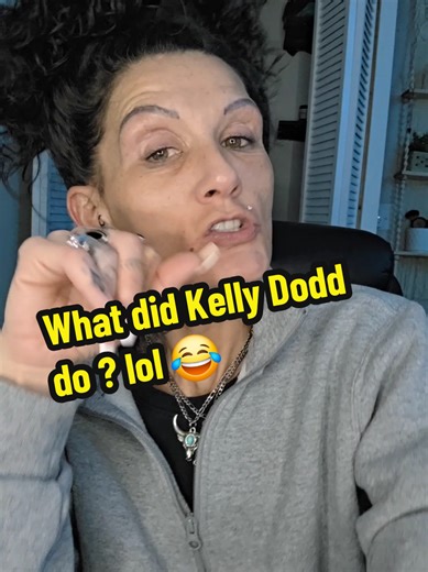 Kelly Dodd Kelly dood Real housewives- really picked a fight with a DOCTOR on the internet… and it did NOT go how she thought 😭 Why is she making it this easy?! Team Kelly or Team Doc? 👀👇#KellyDodd #Clapback #ViralTea #TikTokDrama #controversy