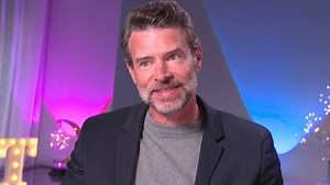 ET caught up with Scott Foley as he spoke about the possibility of a ‘Felicity’ reboot. Foley’s newest project, ‘The Girls on the Bus,’ streams Thursdays on Max. | Entertainment Tonight