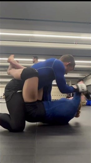 MMA Force the Open Guard (ground & pound escape)