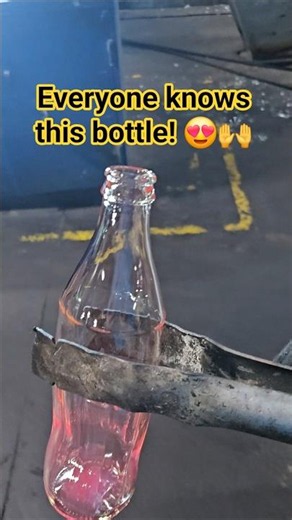 Everyone knows this bottle! 😍✨️ #world #work #cocacola #glass