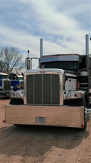 Stunning Peterbilt Rig with Airlift Bumper