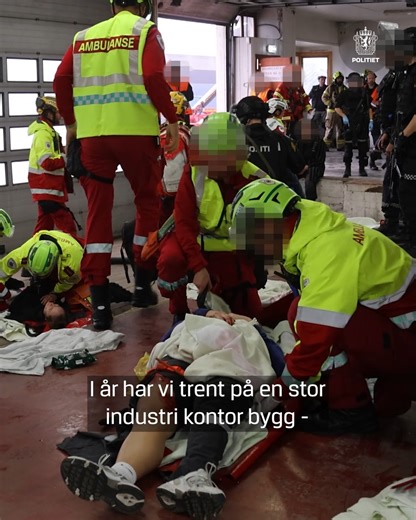 Vet du hva PLIVO er? PLIVO står for pågående livstruende vold. Hvert år har nødetatene øvelser sammen hvor vi trener på krisehåndtering. Her har du en liten snutt fra en av øvelsene i år.👮 | Politiet i Oslo, Asker og Bærum – Nettpatruljen