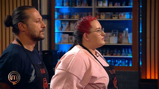 1M views · 4.5K reactions | Eliminare șocantă la MasterChef România! Cine este concurentul care părăsește definitiv concursul: „Lasă șorțul!” --- https://pro-link.ro/til Nimeni nu se aștepta la asta! | MasterChef Romania | Facebook