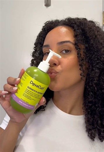 A little curly hair routine ASMR for your timeline. ✨ #asmr #curlyhair #washday #devacurl