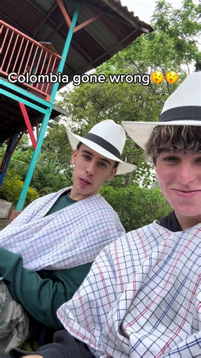 Day 7 and 8 of backpacking with random people from the internet 🇨🇴 #travel #colombia #backpacking #passport #gonewrong @Dorian Travels for his video