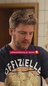 Marcel schwebt auf Wolke 7 mit Jasmin 🌥️💖. Er dachte immer, jeder Topf findet seinen Deckel 🏺 – nie gedacht, dass er jemanden findet, der zu ihm passt, aber Jasmin ist wie der Deckel auf seiner Auflaufform 🍲 ➡️ „Ralf, der Bauernreporter“ könnt ihr immer montags ab 22:35 Uhr direkt nach „RTL Direkt“ schauen 📺 oder vorab auf RTL streamen 📲https://on.rtlplus.com/1/Bauernreporter24 #BauerSuchtFrau #BsF #InkaBause #RTL #RalfDerBauernreporter | Bauer sucht Frau