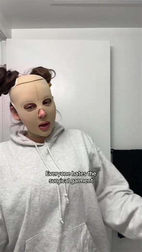 Natalia Alyssandra (@nataliaalyssandra)’s video of the mask costume