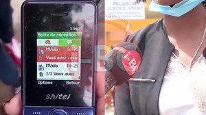 EFA TENA AVOLENTA NY FISOLOKIANA AMIN’NY ANTSO AN-TARIBY SY “SMS” Efa vitan’ireo mpisoloky ny maka ny anarana “Mvola” na “Orange Money” na “Airtel Money” rehefa mandefa “messages” izy. Ireo “Cash point” no tena lasibatra. Mody maka vola, na manao “retrait”. Alainy ilay laharana hanaovana “retrait” avy eo “message” tsy izy no tonga ao amin’ilay “cash point”. Lasany ny vola dia mitsoaka izy. “Cash point” tsy latsaky ny 30 isa no efa nahazoana fitarainana tao anatin’ny herinandro vitsy monja. Karan