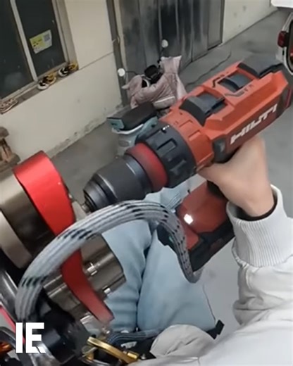 81K views · 223 reactions | Watch how this simple pulley system can rapidly pull a person from the ground. ️: Instagram/ the_world_of_elevator #pulleysystem #Elevator #escalator #powertools | Interesting Engineering | Facebook