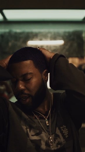 Khalid's night out with friends turns steamy in "out of body." Watch the video off the R&B singer's upcoming 'after the sun goes down' album out October 10th. ⠀⠀⠀⠀⠀⠀⠀⠀⠀ ▶️ https://vevo.visitlink.me/h9ln0N | Vevo