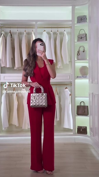 Elegant Women's Suits for Classy Fashion