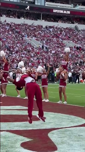 🔥 Momentum you can feel: Alabama cheerleaders tumble during the Vanderbilt game #rolltide
