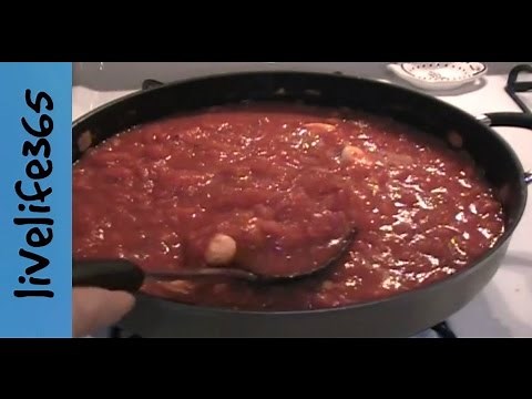 Veg Out With Mike (Simple Marinara Sauce)