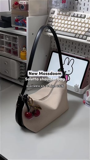 Moss Doom Shoulder Bag: Your Next Fashion Must-Have