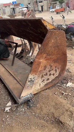 New technology for Lavel caterpillar Loader bucket edge plate #WeldingSkills#welding #tools #viral | Lewis