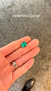 8 carats. And nothing about it is ordinary. Natural emeralds at this size usually come with compromises. This one refuses all of them. • Precision cut for light, not weight • Rare clarity for an emerald of this scale • Depth of color that holds from every angle This is what happens when exceptional rough meets uncompromising cutting. Not made for trends. Made for those who know exactly what they’re looking at. Would you wear it — or lock it away? #NaturalEmerald #FineEmerald #EmeraldCollector #H