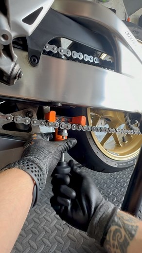 Tru-Tension Moto on Instagram: "Chain Monkey is a revolutionary chain tensioning tool, designed to enable precise chain tension for motorcycle enthusiasts. Check out our website or YouTube for full user instructions 👌🐒 #trutension"