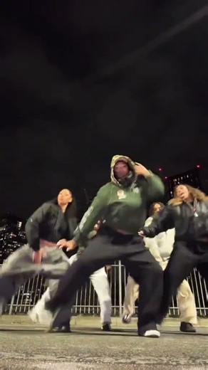 Break yo legs💃😌#dance #tiktok #viralvideo #music #trending