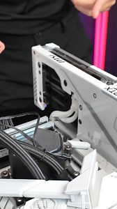 60K views · 494 reactions | Bái bai dây nguồn VGA!!! Setup PC gọn gấp ngàn lần nhờ MSI RTX 5070 Ti PZ #learnonreels #thanhcongnghe #pc #vga #Gearvn | Gearvn | Facebook