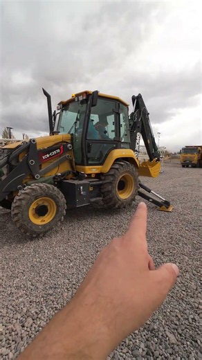 XCMG XC8-C2570 Backhoe Loader: The Mercado Vial Review