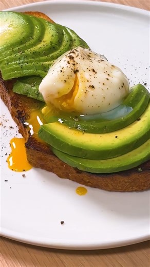 202K views · 321 reactions | Microwave. Poached. Eggs. Yep, it’s the breakfast shortcut we never knew we needed. It’s as easy as cracking an egg into a microwave-safe glass, pricking the yolk and microwaving for 1 minute.  Click the link in our Instagram bio for the full recipe or Google “Taste microwave poached eggs”. #poachedeggs #cookinghacks #microwaverecipe #microwavecooking | Taste.com.au | Facebook