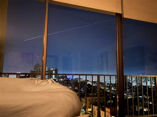 Photo: Bright light in sky turns out to be SpaceX spacecraft returning astronauts to Earth