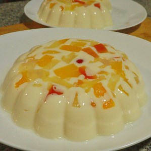 470K views · 10K reactions | 헚헮현헮 혁헮혆헼 헻헴 헖헿헲헮헺혆 헚혂헹헮헺헮헻 헣헮헿헮 혀헮 헣헮혀헸헼! Ingredients 1 pack 24 grams unflavored jelly mix 3 cups water 1/4 cup white sugar 160 ml condensed milk 410 ml evaporated milk 125 ml all purpose cream Small fruit cocktail | Precy Meteor | Facebook