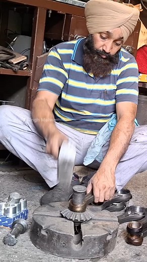 667 reactions | How to v.r bush fitting #Cummins #topsreels #youtube #toptrending #machine #workshop #bathinda #technical #6clyinder #instagramreels ##hardwork | AJAIB SINGH MALWA | Facebook