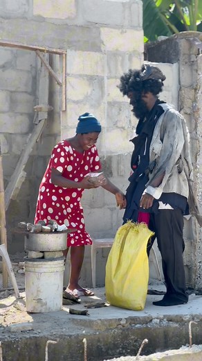 Good woman with good heart ❤️🥰🙏 #viralreels #fypシ゚ #fyp #mrbeast #viralvideos #trending #love | OfficialLionway