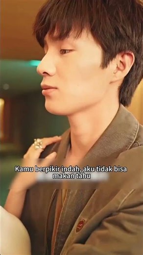 The young woman blushed shyly as she watched the poor young man approach！