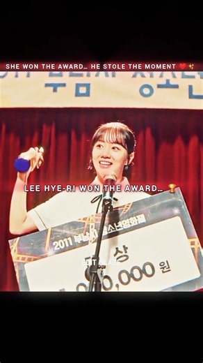 She Won the Award… He Stole the Moment ❤️✨ | Hwang In-youp & Lee Hye-ri #Shorts#youtubeshorts