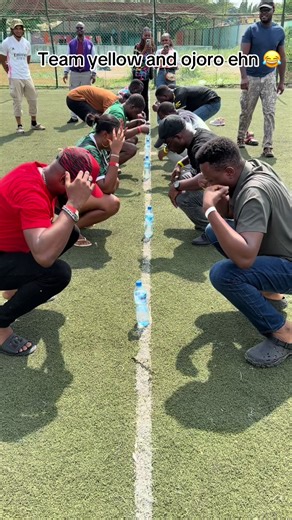 The background laugh ehn 😂