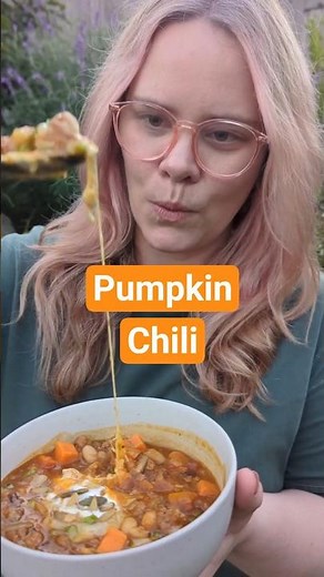 Fall Harvest Pumpkin Chili (with Turkey and White Beans) #recipe #fallrecipe