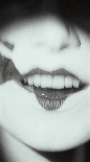 Il y a un monstre en chacun de nous. The Bride!, au cinéma en 2026. | Warner Bros. Pictures