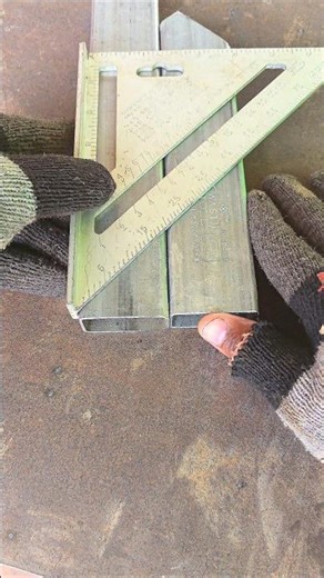 There are two ways to make a 90 degree joint in a square pipe.