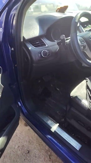 Ubicación de cajas de fusible Ford edge 2012-2014