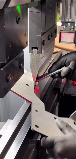 ✨ Stainless Steel Special-Shaped Bending ✨ Looking for precision in stainless steel irregular bending? HARSLE press brakes deliver exceptional accuracy and flexibility to handle even the most complex shapes. Perfect for custom fabrication, high-quality finishes, and fast production cycles. 🚀 👉 Discover more here: https://www.harsle.com/press-brake/ 📧 E-mail: info@harsle.com 📱 WhatsApp: 86 18052080815 💬 Have a bending project in mind? Share your requirements in the comments or contact us dir