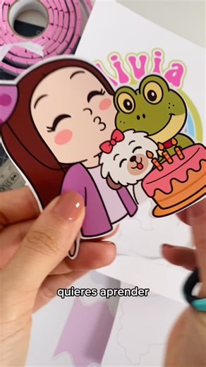 Cursos de Papelería Creativa & Plantillas on Instagram: "✨ ¿Quieres aprender a crear papelería creativa con Canva? 🎨 Reempaques, cajitas, toppers, banderines y hasta libritos para colorear… Nuestro curso está con descuento especial por solo 3 días ⏳ 📲 Puedes hacerlo desde tu compu o incluso desde el celular, súper fácil y práctico. Corre a nuestra web 👉 www.2inspiradas.com 🏃‍♀️✂️💖"