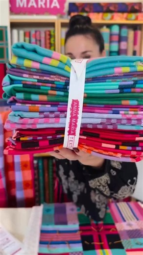 annamariahorner Here’s me being bossy on a Saturday: make your coffee and come learn more about my Narrative wovens in my new Fabric Anatomy video on my YouTube channel. « We have also put together some details on a bonus patchwork throw project and I share a hand tying tutorial! You’ve just got your whole weekend sorted! Link is in my profile. Happy Sunday. | XLN Fabrics | Facebook