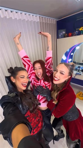 Alane Dias on Instagram: "No Halloween, @naturabroficial te convida a conhecer o poder das vampiras: Natura Una hipnotiza com cada olhar e tem uma eternidade em duração. Eu e @Tata já fazemos parte do #ClãNatura e você? 🦇🩸 Você encontra Natura nas lojas, no site, no app e com consultoras de beleza. #HalloweenNatura #ClãNatura #NaturaUna #Publi"