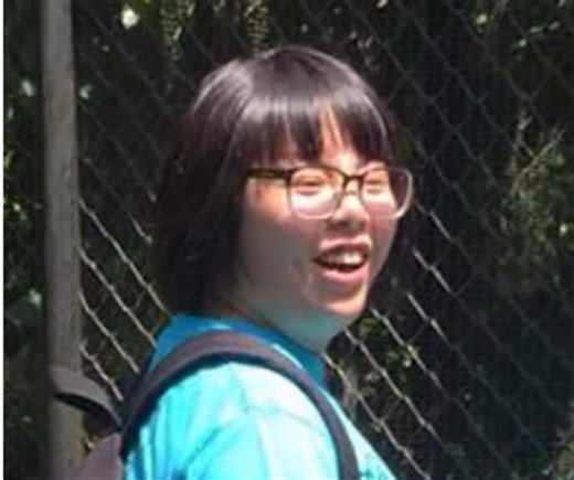 メガネをかけた愛らしいほっぺの女子→25歳になると……「うわー！これは！」　まさかの現在が150万再生「ガチで最強」【海外】（2/3） | 美容 ねとらぼ