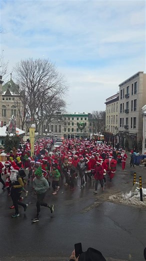 Quebec City’s Santa Run on December 13 transforms Old Québec into a festive blur of red suits and holiday cheer, with runners taking over the cobblestone streets around Place Royale for a fun, charity-focused event that includes a longer adult run and a shorter kids’ race. It’s less about speed than spirit—families, locals, and visitors dressed as Santa or elves, winter air, historic scenery, and a strong community vibe that feels perfectly suited to Vieux-Québec in December. #SantaRun #QuebecCi