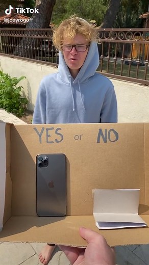 Yes or No (Giant Mansion!!!) 🏠🤪😱