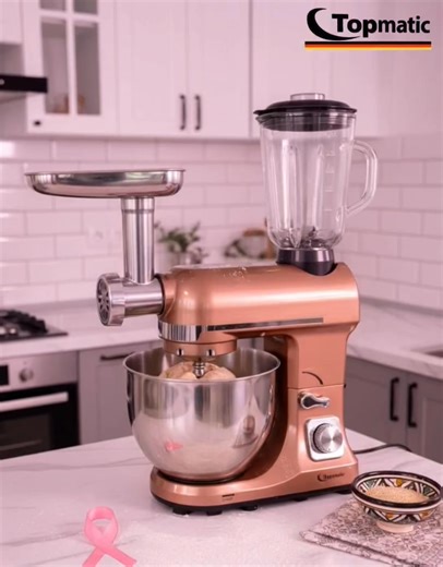 Robot Pétrin TOPMATIC Multifonction - Puissance: 1800 Watts - Capacité du bol: 5 Litres en acier inoxydable pour préparer jusqu’à 2 kg de pâte - Verre de: 1,5 L - 6 réglages de vitesse avec impulsion - 3 filtres - 2 adaptateurs pour saucisses - Hachoir à viande avec couteau en inox - 3 fixations - Crochet pétrisseur, fouet, - Couleur: Cuivre - Garantie: 1 an | الصفحة الرسمية Topmatic