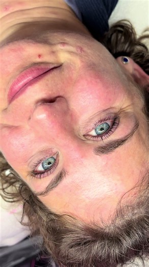 ✨ Einfach wunderschön – vorher schon, jetzt noch mehr 💙 Das Lash Lifting betont ihre Ausstrahlung, öffnet den Blick und lässt die Augen noch mehr strahlen. #lashlifting #beauty #düsseldorf #kosmetik #beauty