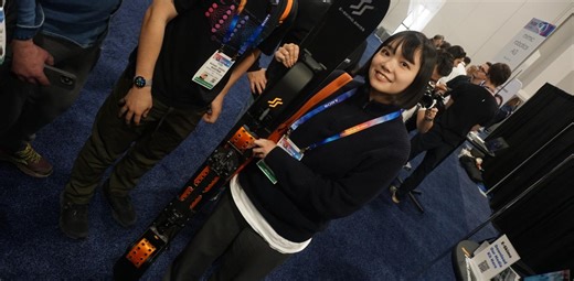 これからのスキーは雪山を“登る”ことができる。そう｢E-Skimo｣ならね