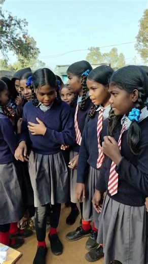 Students watching Plant cells in the microscope 🔬