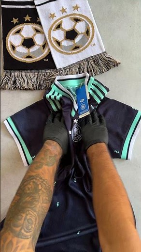 UNBOXING: Germany 26/27 blue away kit