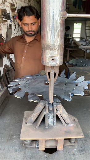 How Corn Planter Wings are Bent With Hydraulic Press Machine #hydraulicpress