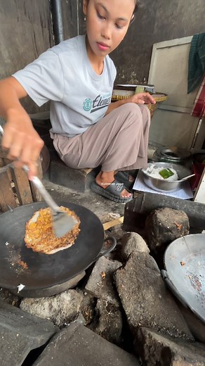 Proses membuat kue tapel masih tradisional di Cirebon | Kulineran Jawa